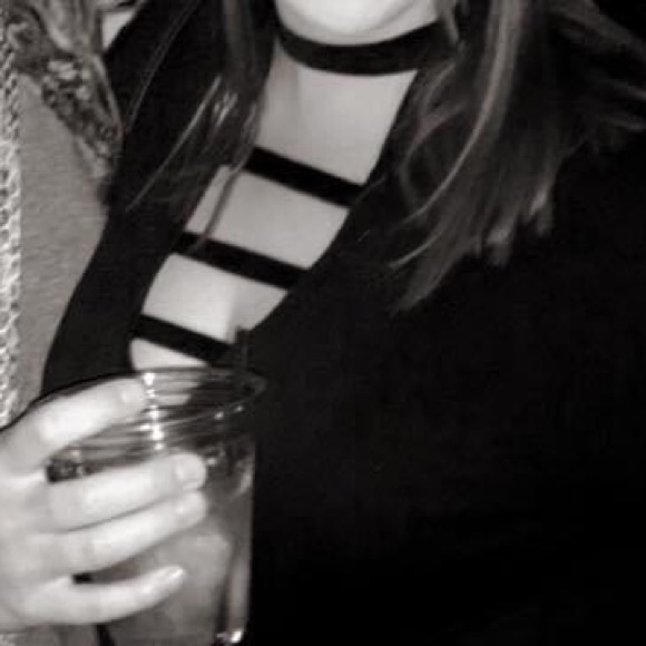 Cut Out Tee - Picture 4 of 4